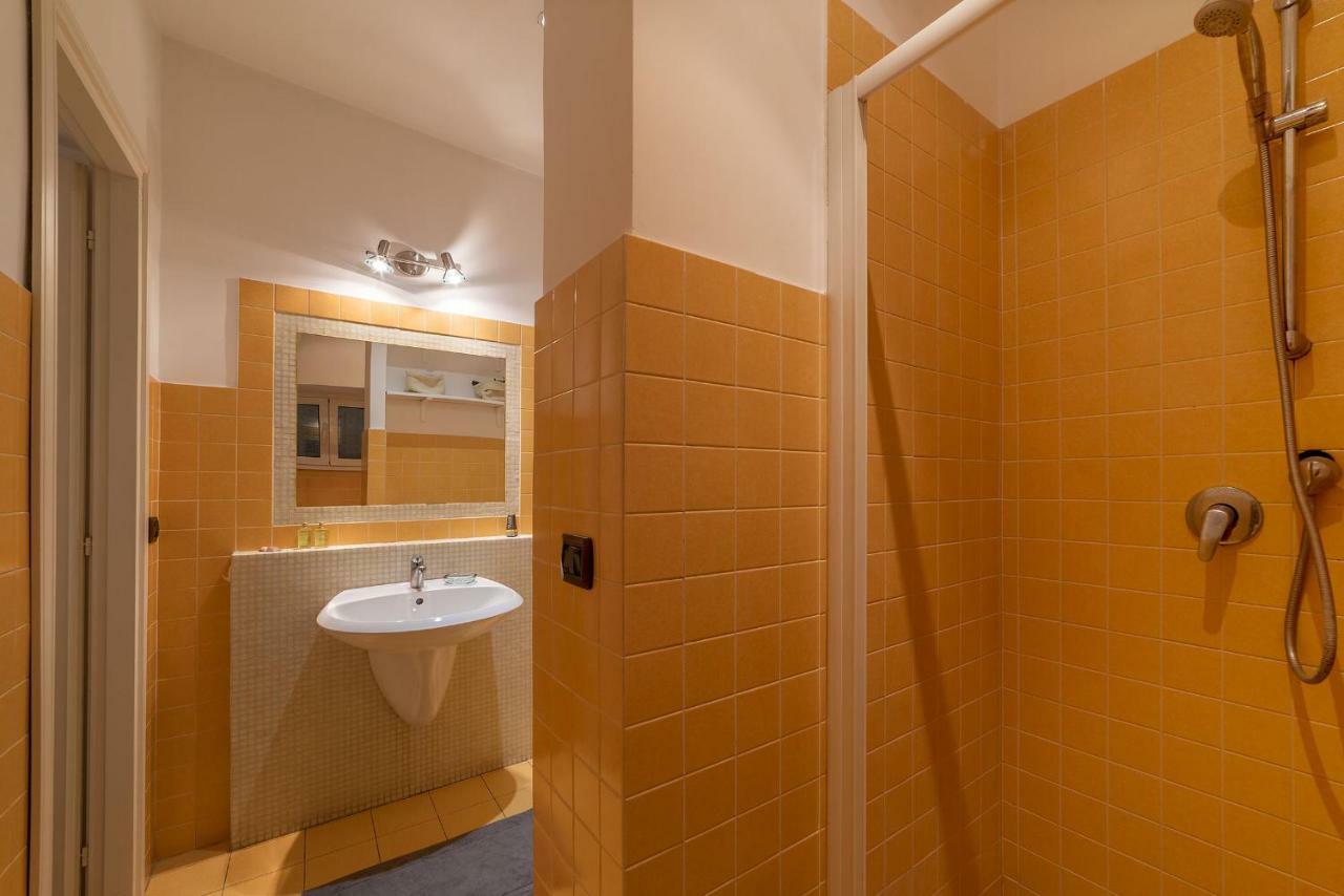 Colosseo & San Clemente Cozy Flat Рим Экстерьер фото