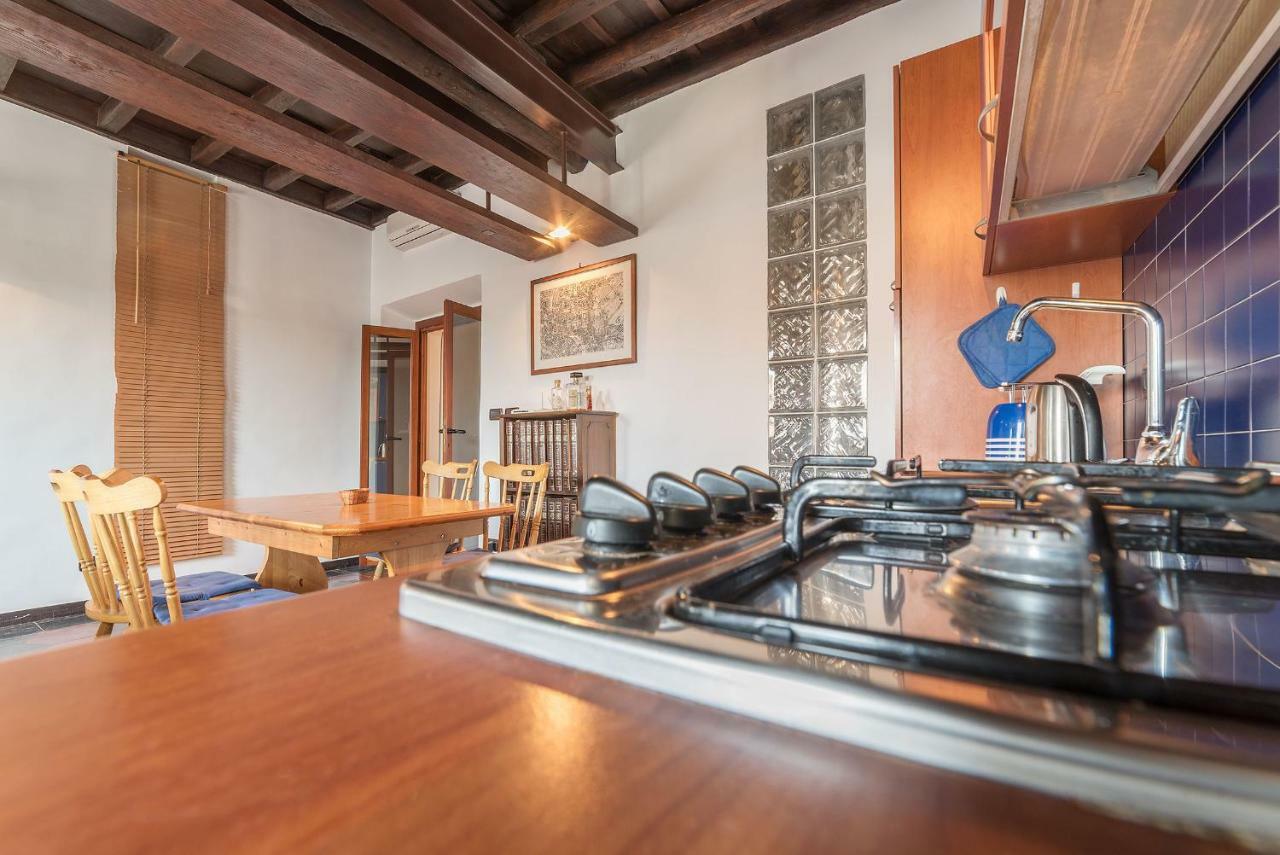 Colosseo & San Clemente Cozy Flat Рим Экстерьер фото